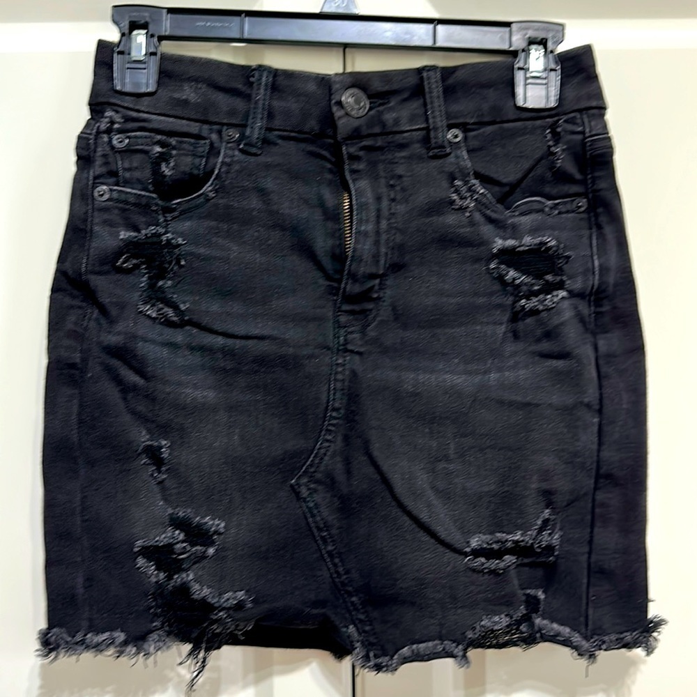 American Eagle Ne(x)t Level Stretch Distressed Denim Mini Skirt in Black Size 2R